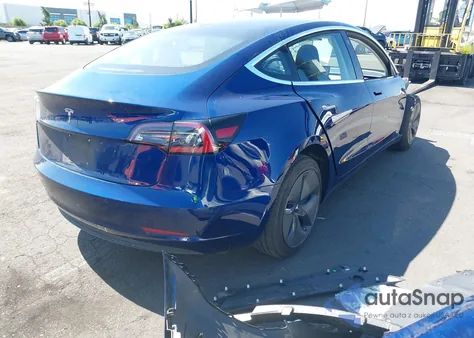 2018 Tesla Model 3 Long Range/Mid Range z USA, uszkodzony, nr VIN 5YJ3E1EA5JF041958
